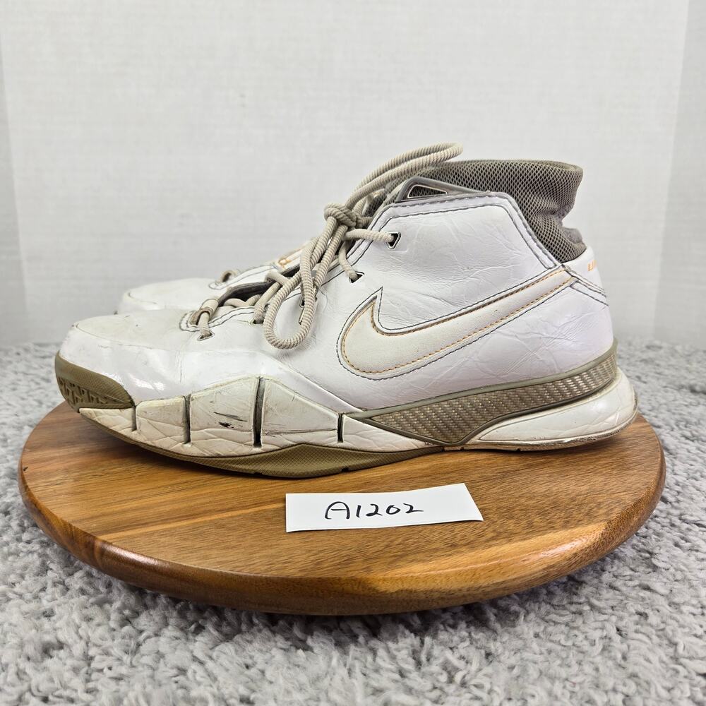 Nike Mens 9.5 Kobe 1 White Shark 2007 Athletic Casual Daily Sneaker 313143-111